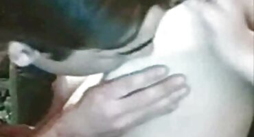 Người mẫu và quản lý cho ass-fuck để nhạc sĩ cho chó xxx quay phim trong clip