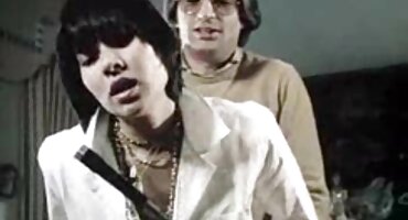 Cô gái trẻ thức dậy với xxxhiepdam một công việc thổi của người đàn ông yêu quý của mình