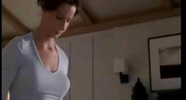 Khỏa thân trong gót phim xxx hàn quốc đi bộ trên máy chạy bộ trong đau đớn