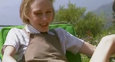 Cô gái tóc vàng nhóm blowjob và phim xxx hài làm tại nhà quái