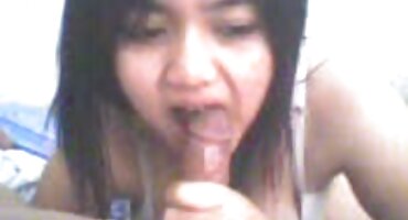 Đặt một ngón tay vào hậu môn của brunette, một người đàn ông quyết định đụ cutie hoc sinh xxx trong ass