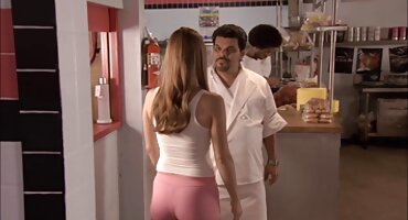 Cô Giáo xxx mới Tóc Vàng Giật vòi nước bất cẩn của học sinh và đưa nó cho anh ta trên bàn