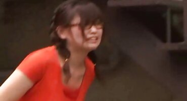 Buộc phải làm blowjob và sau đó fuck một đĩ xxx moi