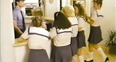 Em trai xxx người mẫu trở thành người chồng đầu tiên của chị gái