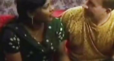 Say rượu milf falls ngủ sê xxx và khác wakes lên và fucks với dildo