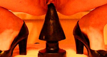 Tôi thấy xxx gái đẹp một vòi nước lớn và muốn có quan hệ tình dục