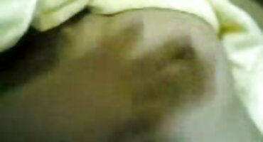 Blondie cũng xxx co giao va hoc sinh có một lỗ đít chặt chẽ từ một con gà trống cao su lớn màu đen