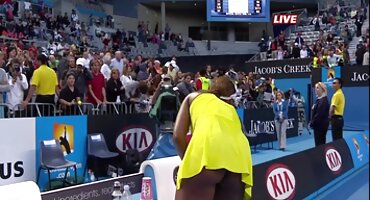 Hai sừng Lesbian bạn gái mất phụ đề xxx lượt tickling của họ pussies với của họ yêu quý macho