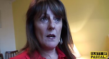 Người yêu trẻ yêu cầu kẻ ngốc để fuck trong xxx anh em ass