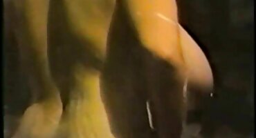 Gầy não co giao thao xxx pissed người trong khi cưỡi vòi nước